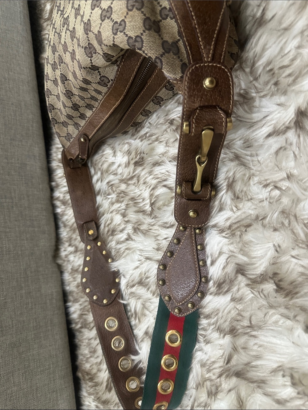GUCCI Tan/Brown GG Canvas Shoulder Bag W/Studded Red & green Leather Strap - Picture 5 of 8